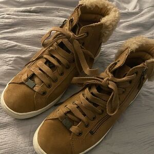 UGGS Sneakers/Booties